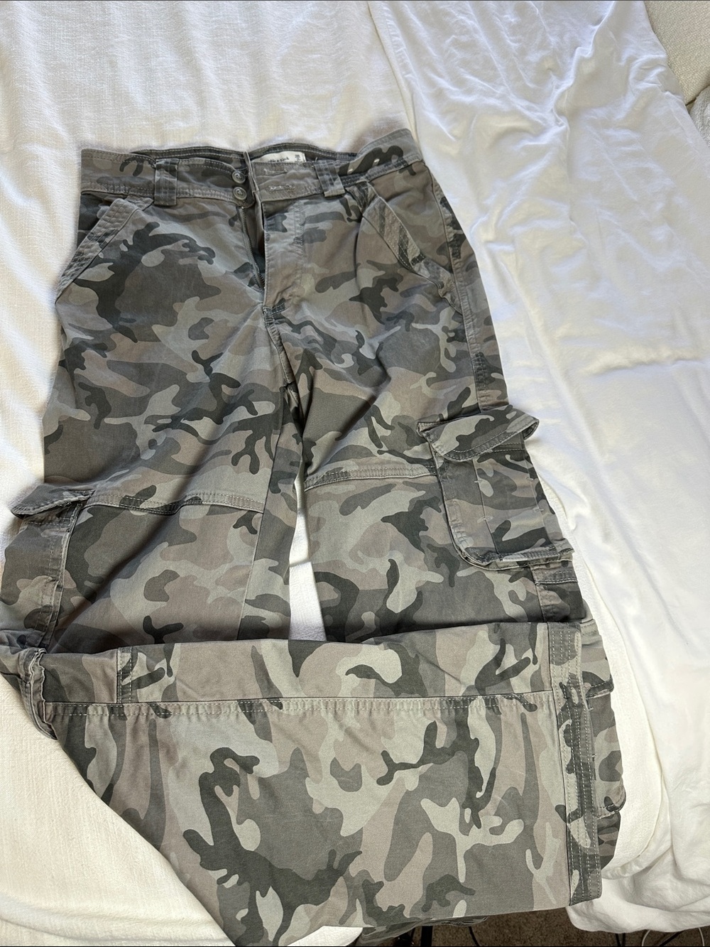 Abercrombie & Fitch Gray Camo Cargo Pants